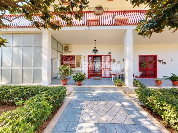 casa indipendente in vendita a Lecce in zona Santa Rosa