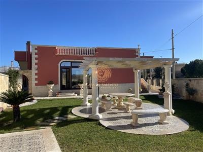 casa indipendente in vendita a Lecce in zona Leuca