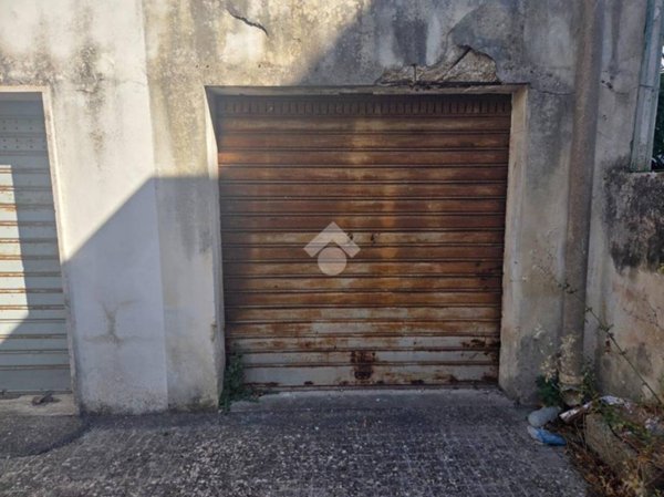 box auto in vendita a Lecce in zona Ariosto