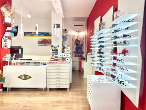 negozio in vendita a Lecce in zona Ariosto