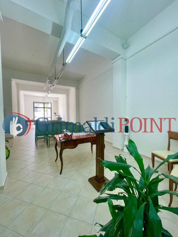 locale commerciale in vendita a Lecce
