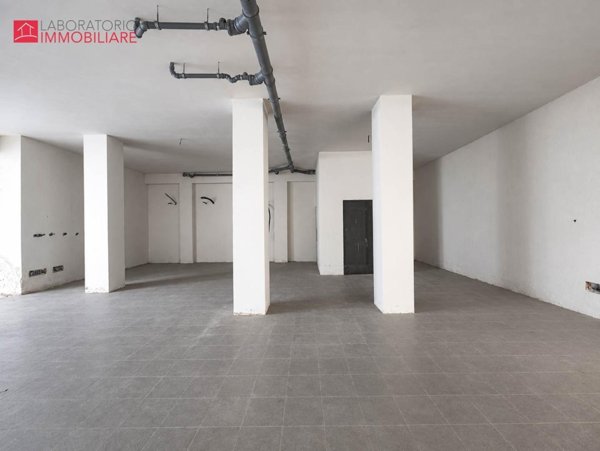 locale commerciale in vendita a Lecce in zona Leuca