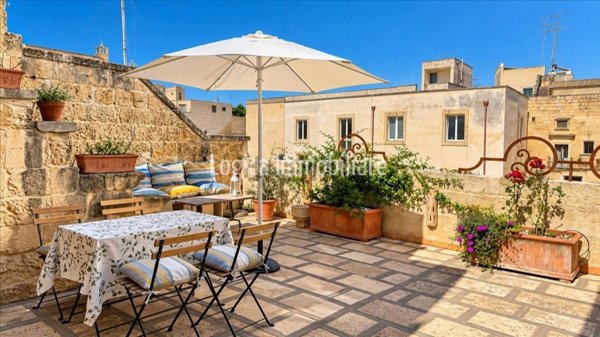 casa indipendente in vendita a Lecce in zona Centro Città