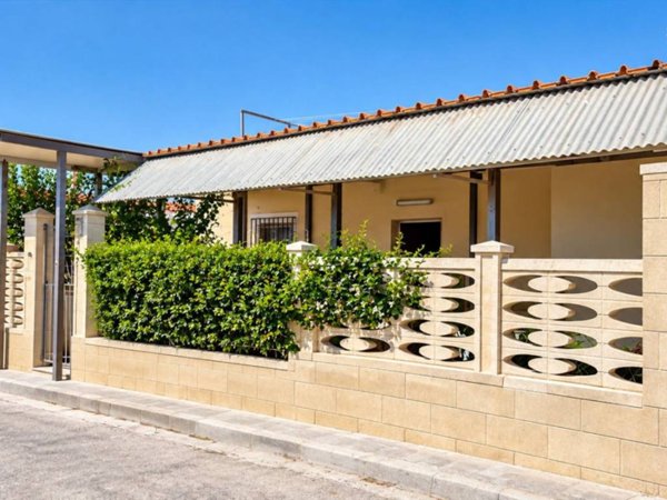 casa indipendente in vendita a Lecce in zona Torre Rinalda
