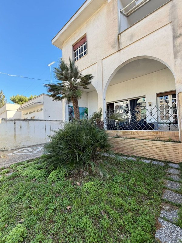casa indipendente in vendita a Lecce in zona Mazzini