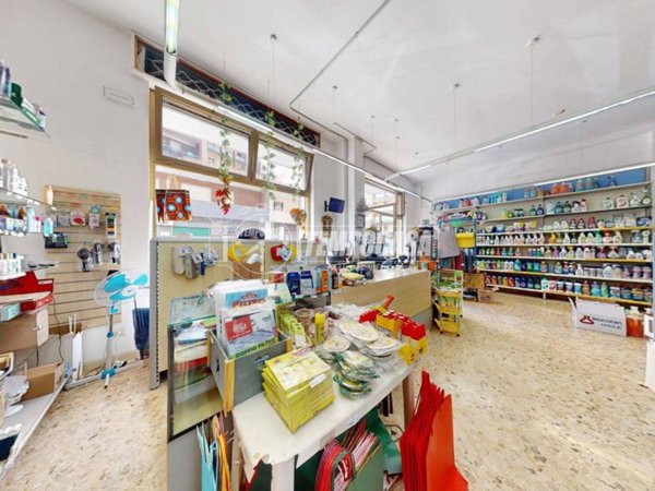 negozio in vendita a Lecce in zona Ariosto