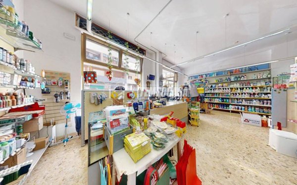 negozio in vendita a Lecce in zona Ariosto
