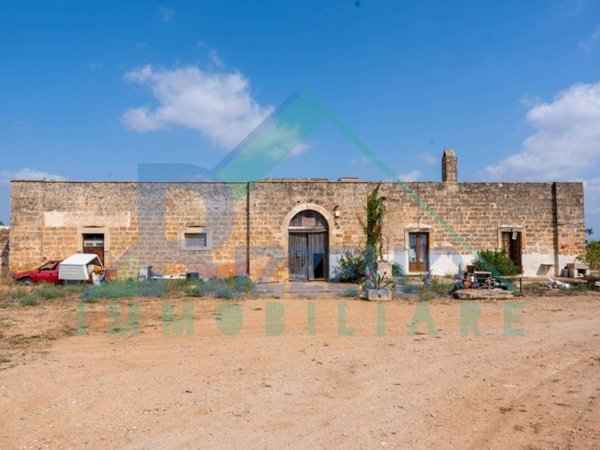 intera palazzina in vendita a Lequile