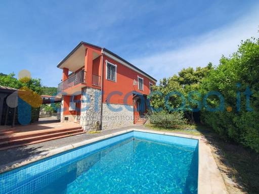 casa indipendente in vendita a Lequile in zona Dragoni