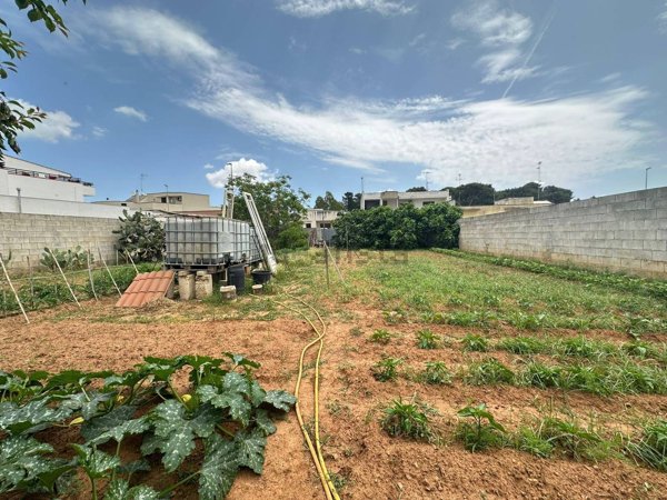 terreno edificabile in vendita a Lequile