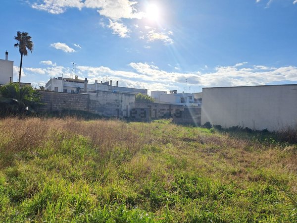 terreno edificabile in vendita a Lequile