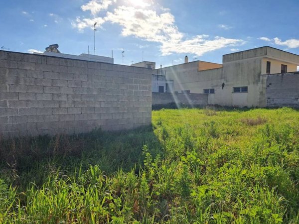 terreno edificabile in vendita a Lequile