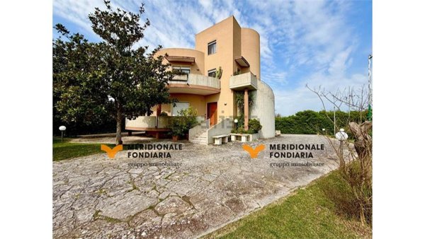 casa indipendente in vendita a Lequile