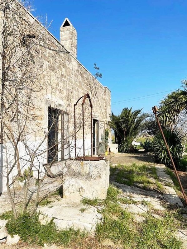 casale in vendita a Lequile