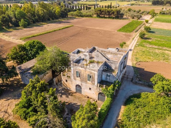 casale in vendita a Lequile