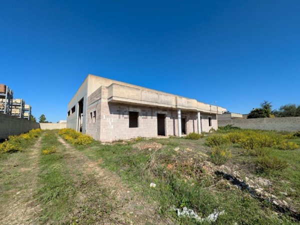 casale in vendita a Lequile