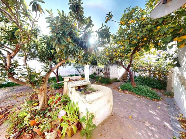 casa indipendente in vendita a Leverano