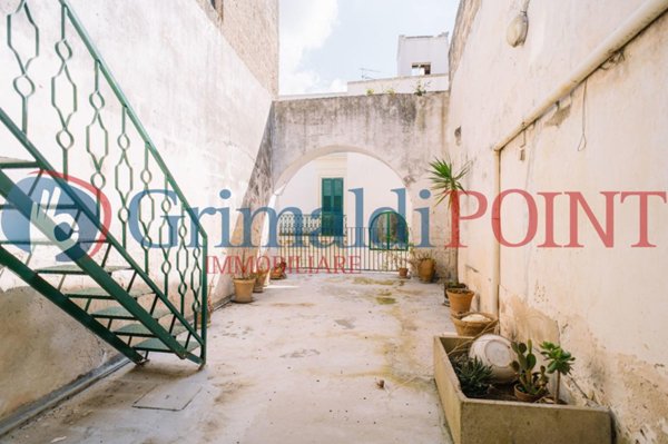 casa indipendente in vendita a Leverano