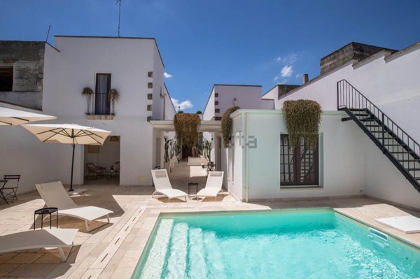 casa indipendente in vendita a Leverano