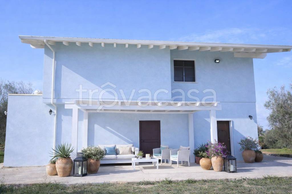casa indipendente in vendita a Leverano