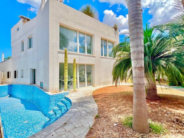 casa indipendente in vendita a Leverano