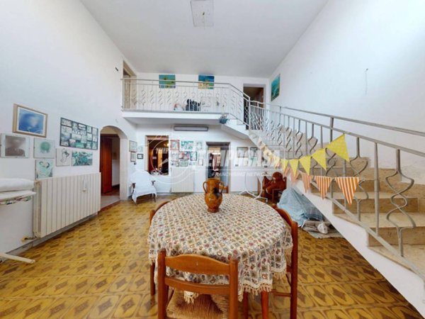 casa indipendente in vendita a Leverano