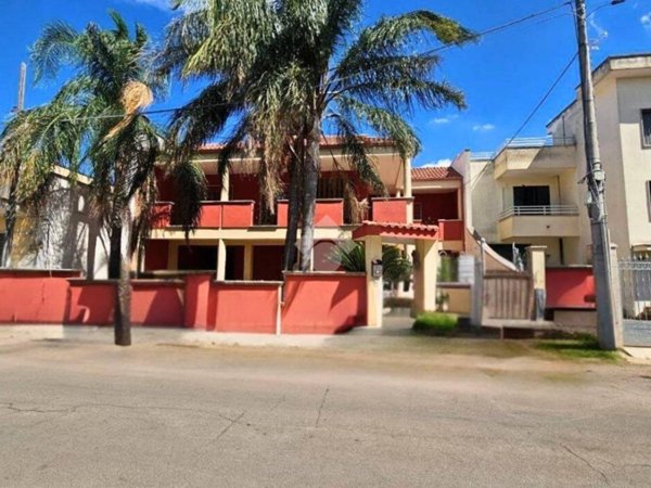 casa indipendente in vendita a Leverano