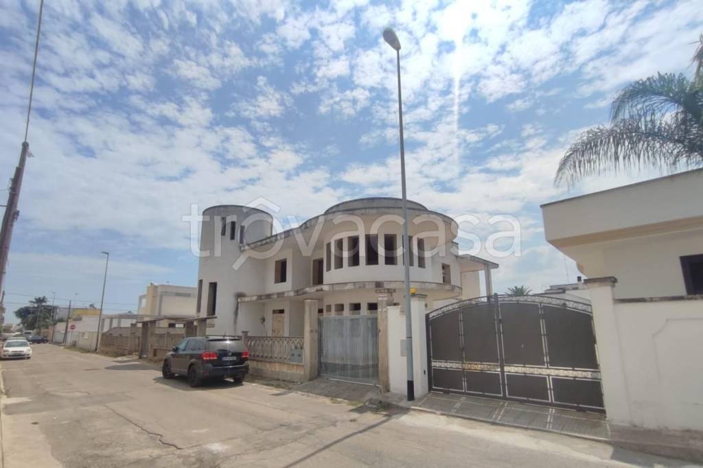 casa indipendente in vendita a Leverano