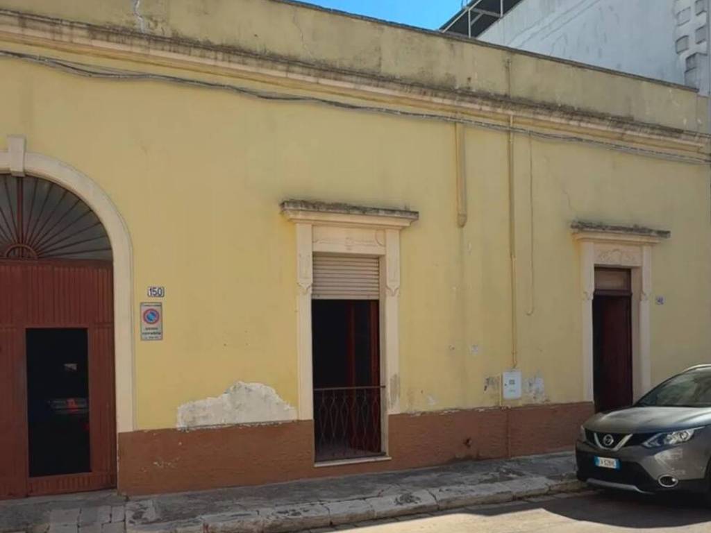casa indipendente in vendita a Leverano