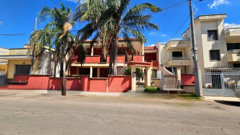 casa indipendente in vendita a Leverano