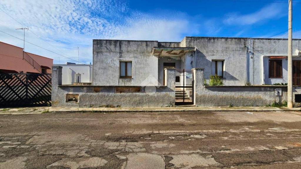 casa indipendente in vendita a Leverano