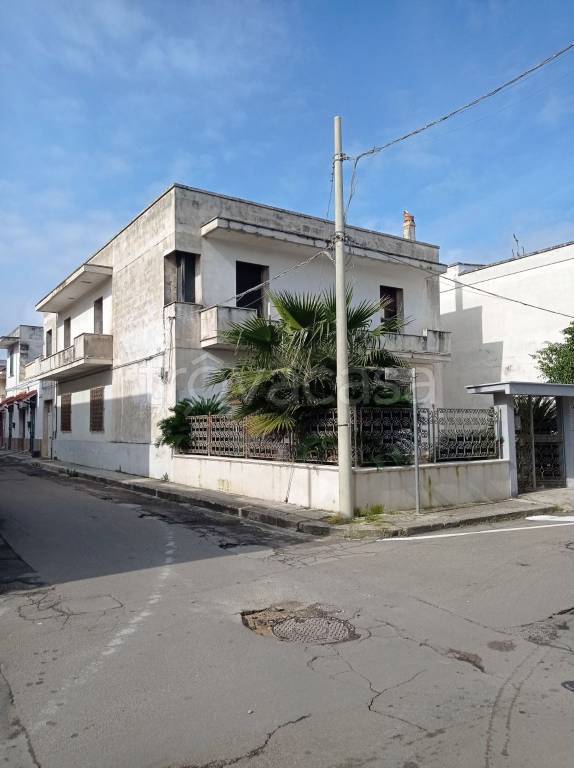 casa indipendente in vendita a Leverano