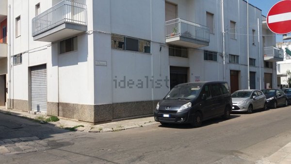 locale commerciale in vendita a Leverano