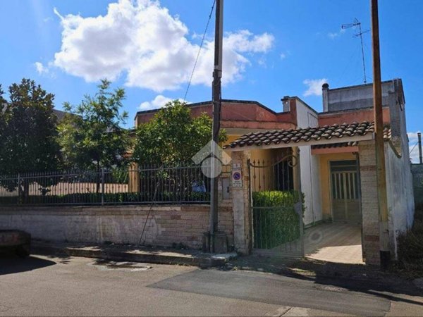 casa indipendente in vendita a Leverano