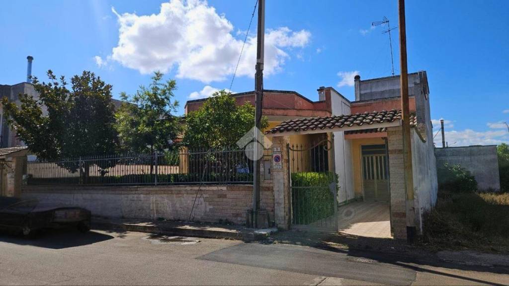 casa indipendente in vendita a Leverano