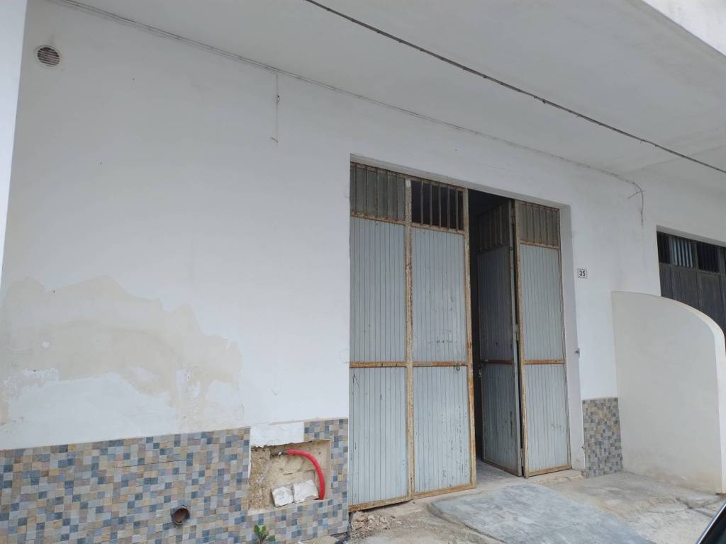 negozio in vendita a Leverano