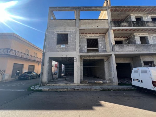 locale commerciale in vendita a Leverano