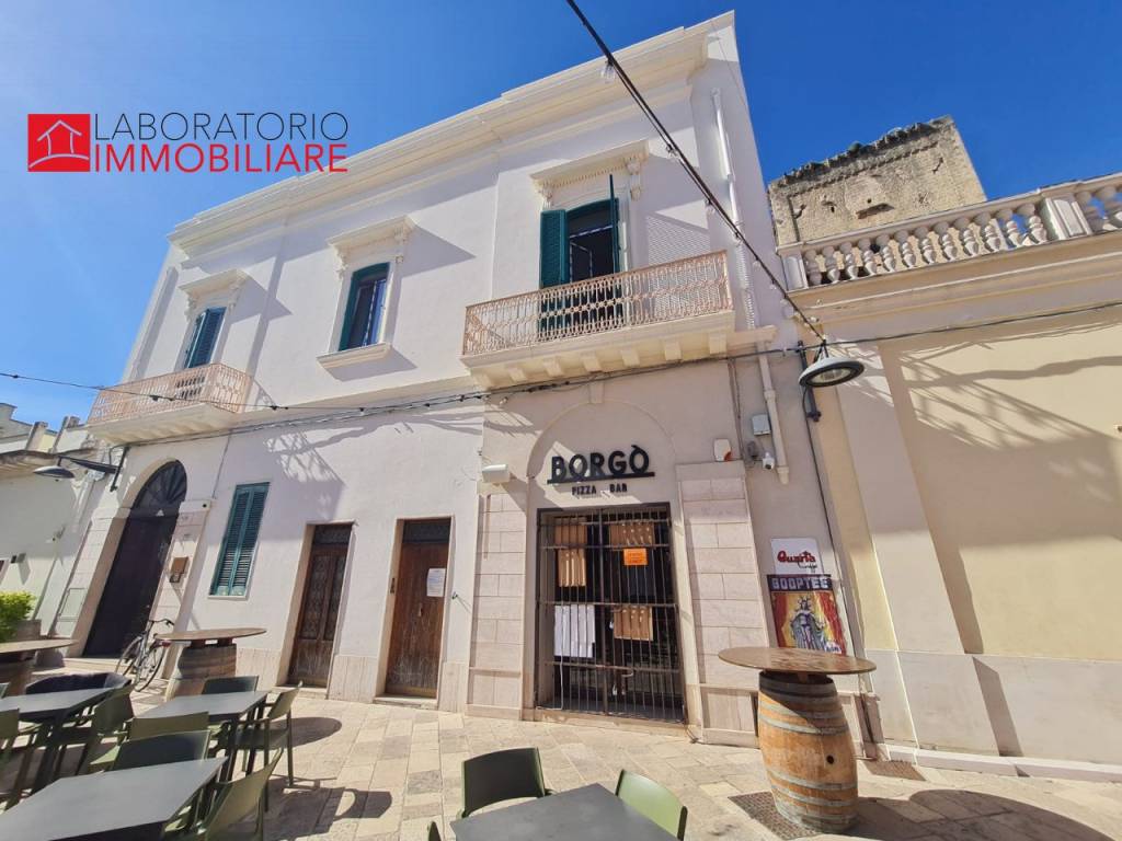 intera palazzina in vendita a Leverano