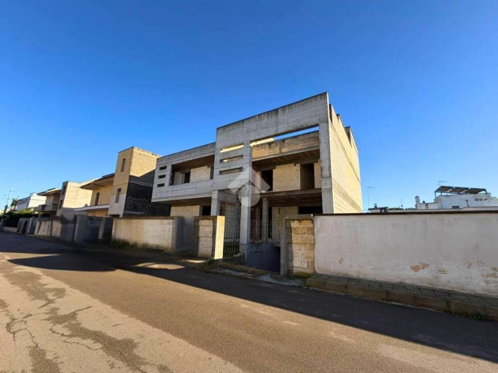 casa indipendente in vendita a Leverano