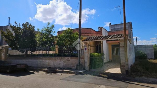casa indipendente in vendita a Leverano