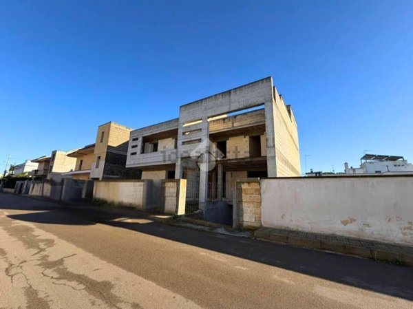 pentavano in vendita a Leverano