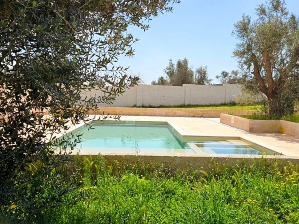 casa indipendente in vendita a Leverano