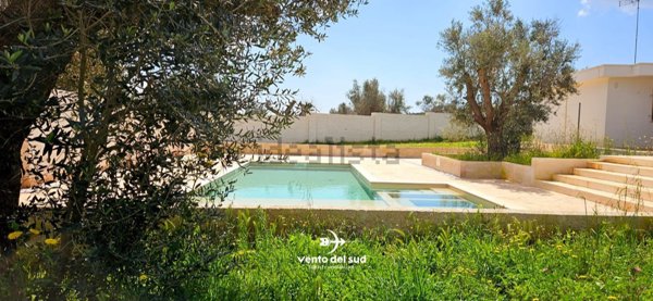 casa indipendente in vendita a Leverano