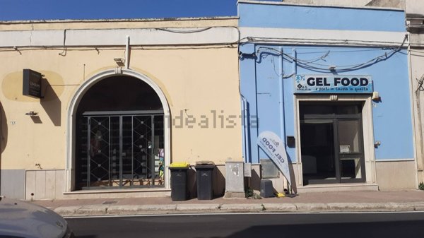 locale commerciale in vendita a Leverano