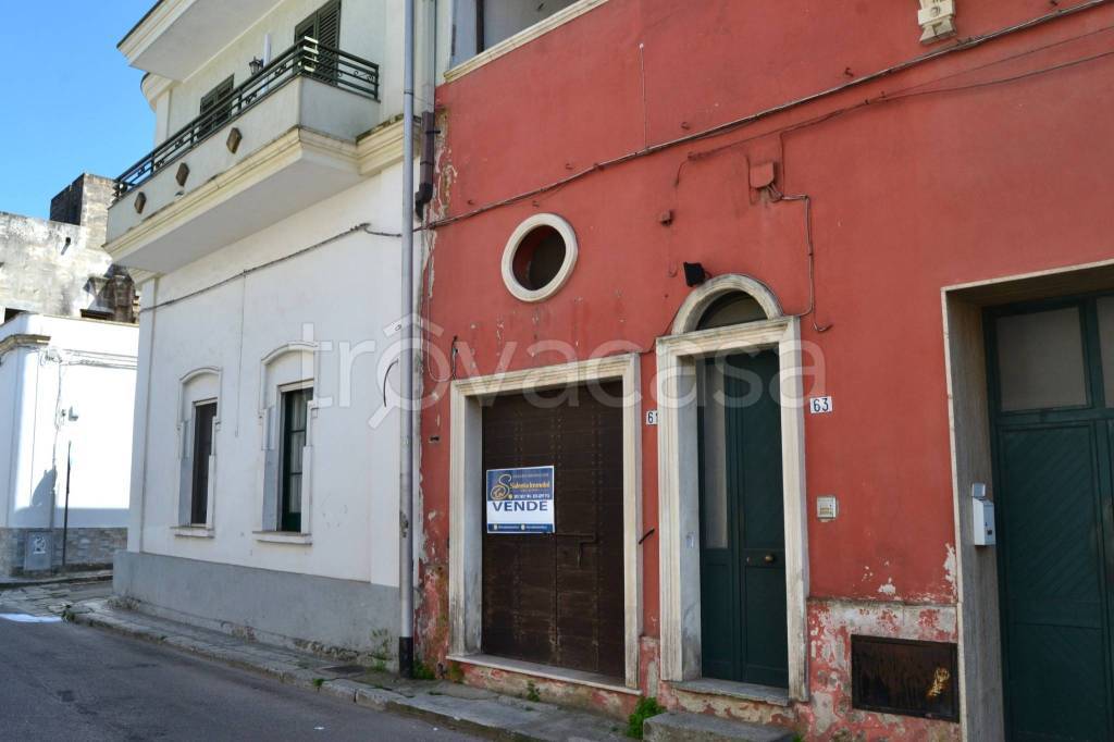casa indipendente in vendita a Leverano