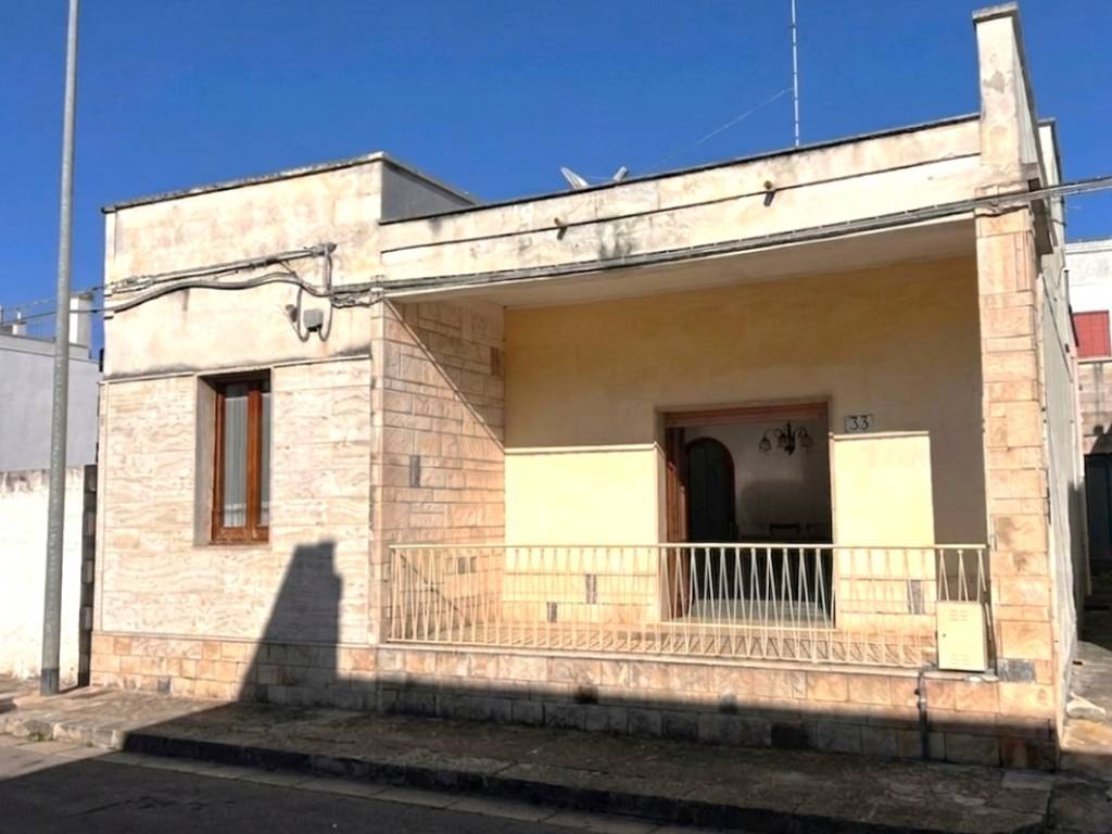 casa indipendente in vendita a Leverano