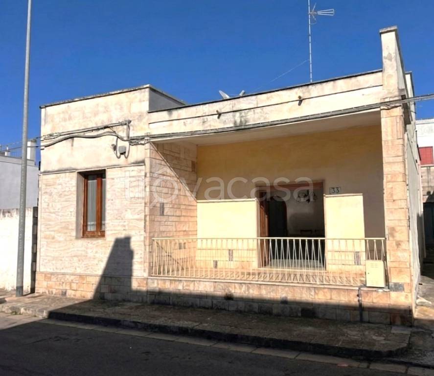 casa indipendente in vendita a Leverano
