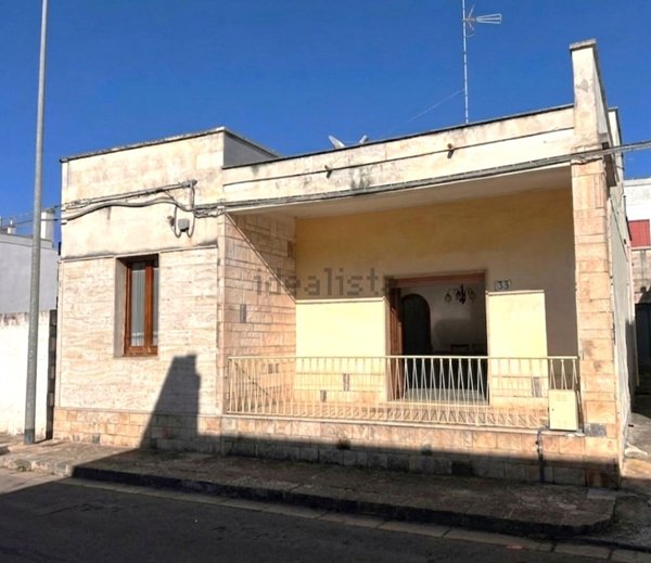 casa indipendente in vendita a Leverano