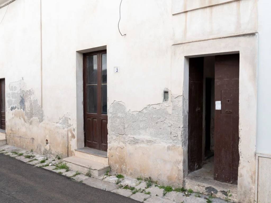 intera palazzina in vendita a Leverano
