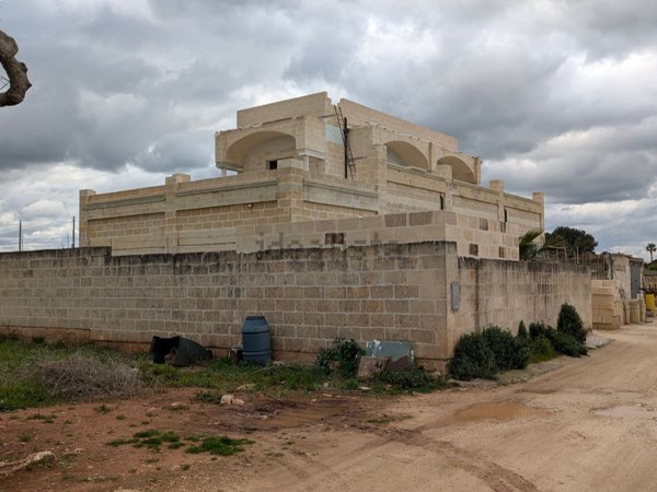casa indipendente in vendita a Leverano